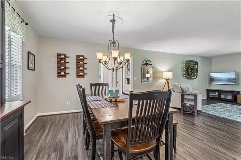 Dining - 103 Beale Ave, Smithfield, VA 23430 photo 1 of 3