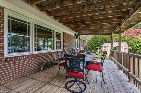 Exterior - 103 Beale Ave, Smithfield, VA 23430 photo 6 of 10