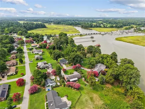 View/Area - 103 Beale Ave, Smithfield, VA 23430 photo 3 of 4