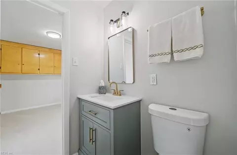 Bath - 118 Tanglewood Dr, Hampton, VA 23666 photo 1 of 7