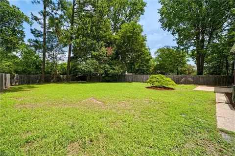 Exterior - 118 Tanglewood Dr, Hampton, VA 23666 photo 5 of 7