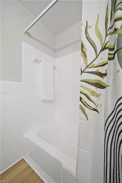 Bath - 118 Tanglewood Dr, Hampton, VA 23666 photo 5 of 7