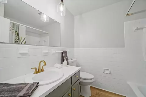 Bath - 118 Tanglewood Dr, Hampton, VA 23666 photo 6 of 7