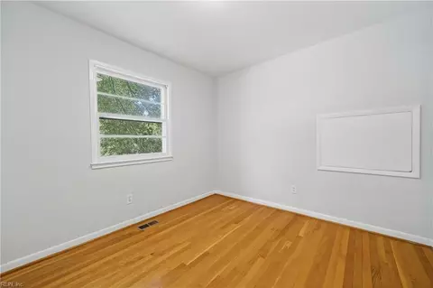 Bedroom - 118 Tanglewood Dr, Hampton, VA 23666 photo 8 of 8