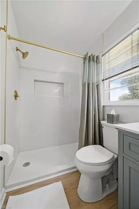 Bath - 118 Tanglewood Dr, Hampton, VA 23666 photo 4 of 7