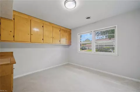 Bedroom - 118 Tanglewood Dr, Hampton, VA 23666 photo 1 of 8