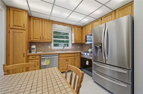 Kitchen - 118 Tanglewood Dr, Hampton, VA 23666 photo 2 of 3