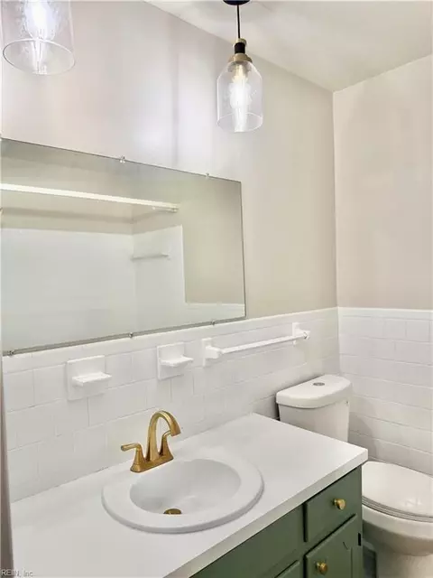 Bath - 118 Tanglewood Dr, Hampton, VA 23666 photo 7 of 7