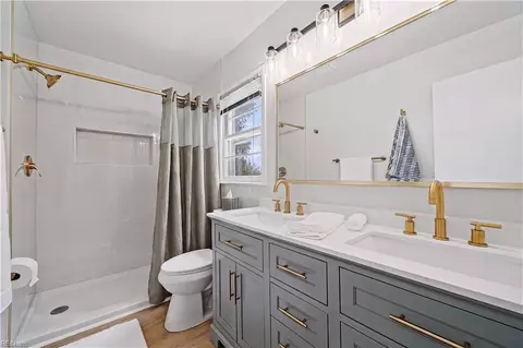 Bath - 118 Tanglewood Dr, Hampton, VA 23666 photo 3 of 7