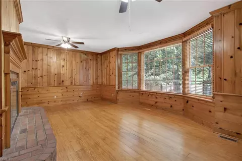 Living - 279 Colonial Trl E, Surry, VA 23883 photo 3 of 7