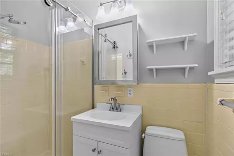 Bath - 279 Colonial Trl E, Surry, VA 23883 photo 1 of 3