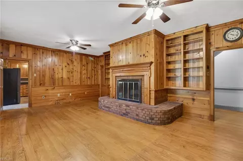 Living - 279 Colonial Trl E, Surry, VA 23883 photo 5 of 7