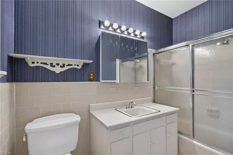 Bath - 279 Colonial Trl E, Surry, VA 23883 photo 3 of 3