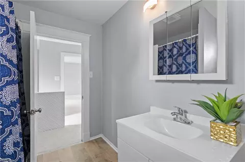 Bath - 115 E Pembroke Ave, Hampton, VA 23669 photo 2 of 2