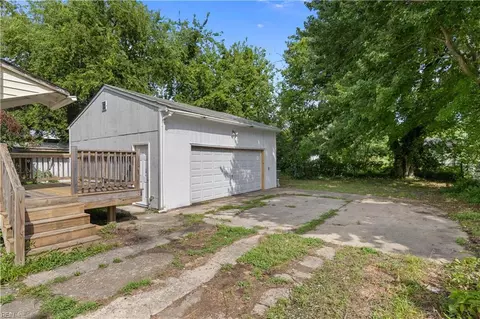 Exterior - 115 E Pembroke Ave, Hampton, VA 23669 photo 2 of 4