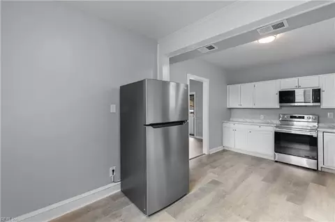 Entry Way - 115 E Pembroke Ave, Hampton, VA 23669 photo 1 of 3