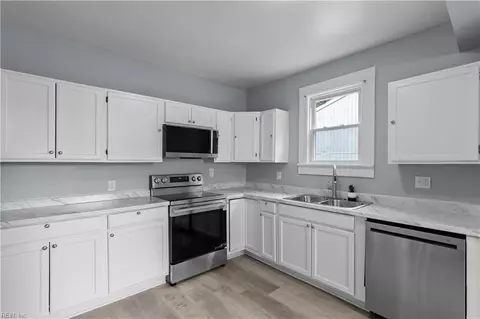 Kitchen - 115 E Pembroke Ave, Hampton, VA 23669 photo 1 of 1