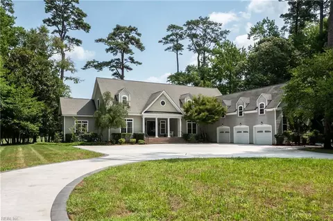 121 Pinewood Rd, Virginia Beach, VA 23451