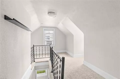 Entry Way - 325 E Lorengo Ave, Norfolk, VA 23503 photo 1 of 1