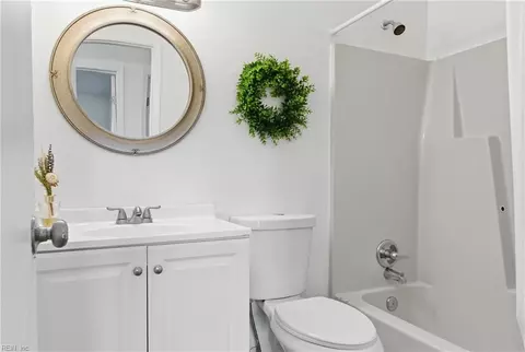 Bath - 1012 Balview Ave, Norfolk, VA 23503 photo 2 of 4