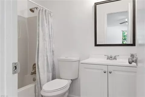 Bath - 1012 Balview Ave, Norfolk, VA 23503 photo 4 of 4