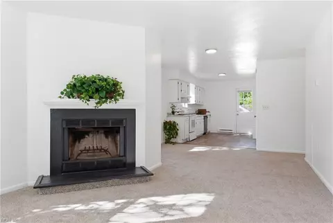 Living - 1012 Balview Ave, Norfolk, VA 23503 photo 1 of 4