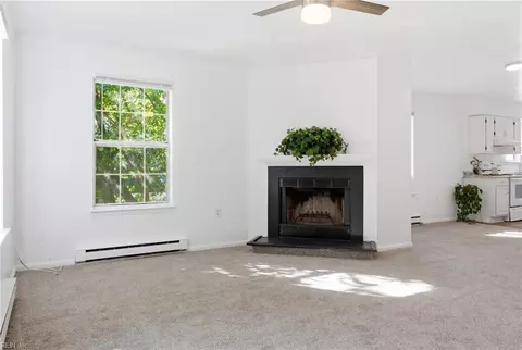 Living - 1012 Balview Ave, Norfolk, VA 23503 photo 2 of 4
