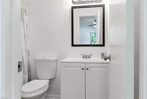 Bath - 1012 Balview Ave, Norfolk, VA 23503 photo 3 of 4