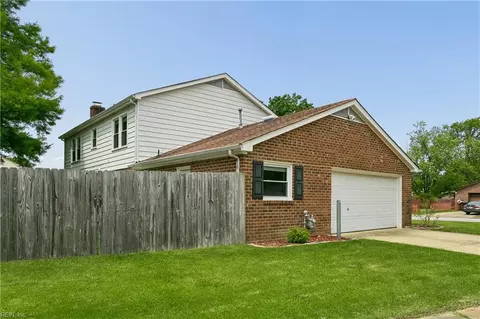Exterior - 201 Captains Ct, Hampton, VA 23669 photo 5 of 8
