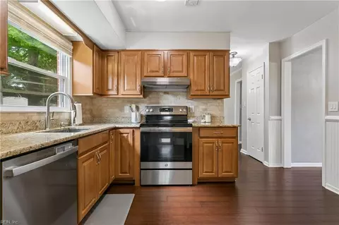 Kitchen - 201 Captains Ct, Hampton, VA 23669 photo 2 of 4