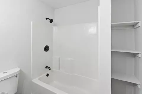 Bath - 18 Fort Worth St, Hampton, VA 23669 photo 3 of 3