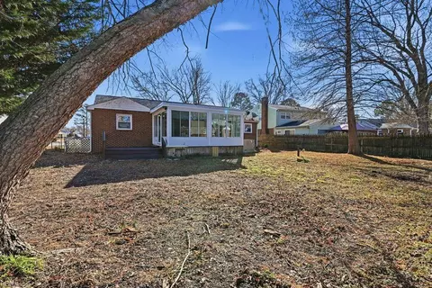 Exterior - 18 Fort Worth St, Hampton, VA 23669 photo 6 of 9