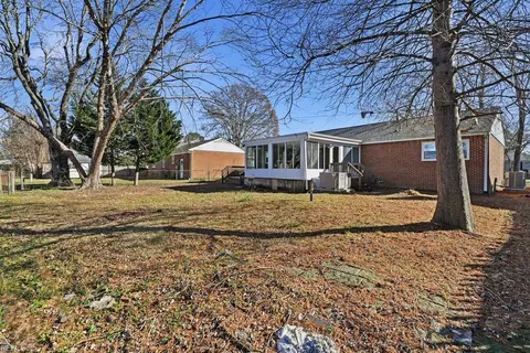 Exterior - 18 Fort Worth St, Hampton, VA 23669 photo 4 of 9