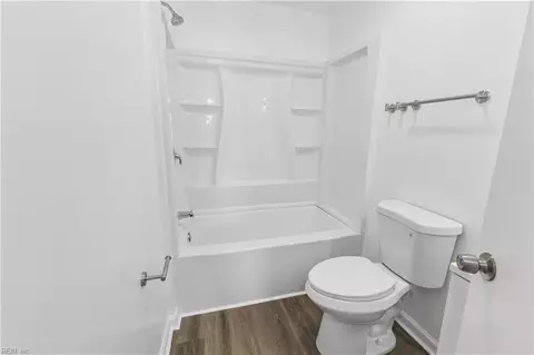 Bath - 1079 Johnstons Rd, Norfolk, VA 23513 photo 3 of 4