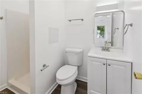 Bath - 1079 Johnstons Rd, Norfolk, VA 23513 photo 2 of 4