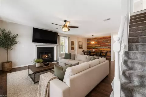 1824 Finsbury Ln, Virginia Beach, VA 23454