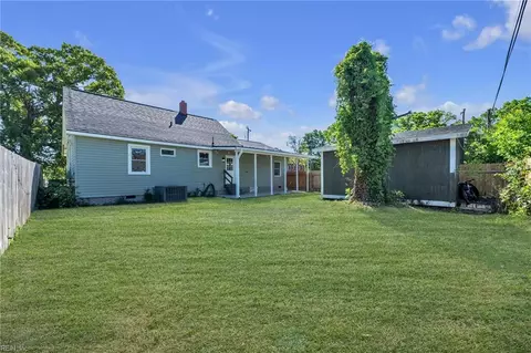 Exterior - 401 Glendale Rd, Hampton, VA 23661 photo 7 of 9