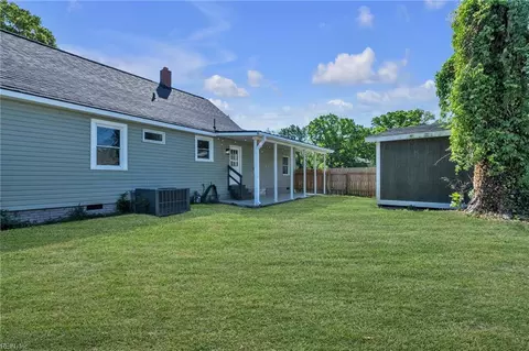 Exterior - 401 Glendale Rd, Hampton, VA 23661 photo 8 of 9