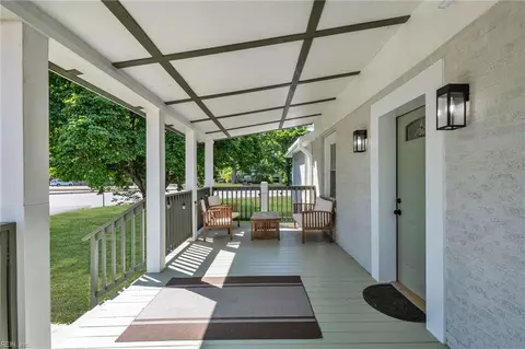 Exterior - 401 Glendale Rd, Hampton, VA 23661 photo 6 of 9