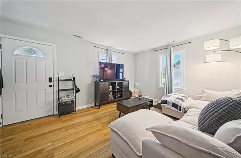 Entry Way - 6422 Devonshire Rd, Norfolk, VA 23513 photo 1 of 1