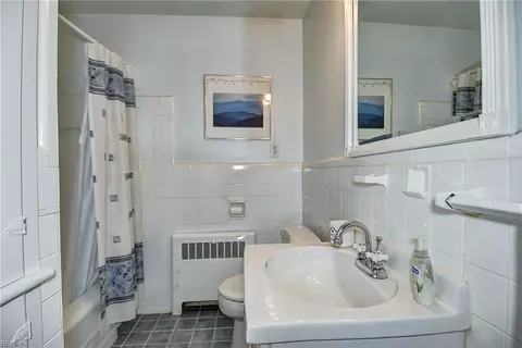 Bath - 8575 Circle Dr, Norfolk, VA 23503 photo 2 of 3