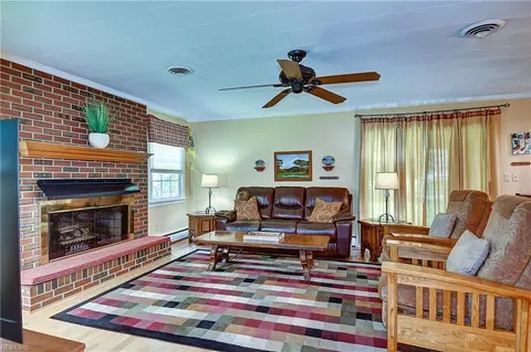 Living - 8575 Circle Dr, Norfolk, VA 23503 photo 4 of 6