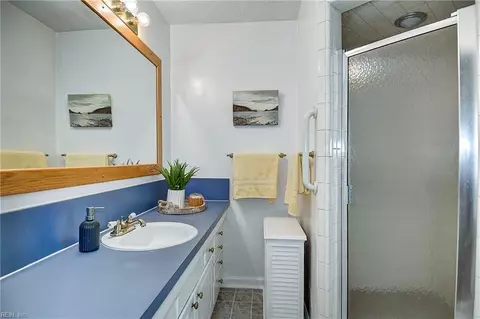 Bath - 8575 Circle Dr, Norfolk, VA 23503 photo 1 of 3