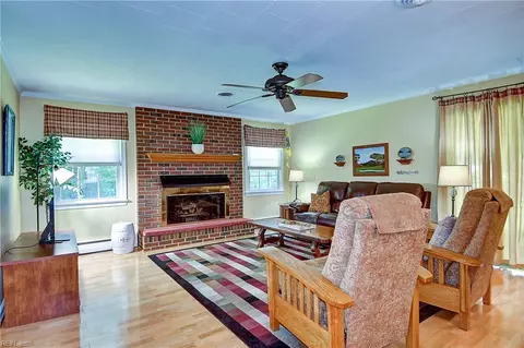 Living - 8575 Circle Dr, Norfolk, VA 23503 photo 3 of 6