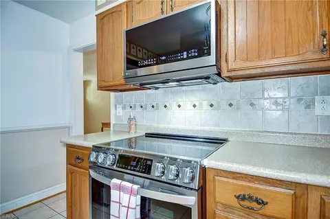 Kitchen - 8575 Circle Dr, Norfolk, VA 23503 photo 2 of 4