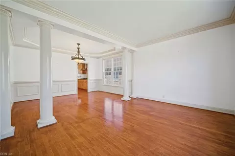 Living - 26 Castle Haven Rd, Hampton, VA 23666 photo 3 of 6