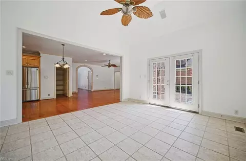 Living - 26 Castle Haven Rd, Hampton, VA 23666 photo 5 of 6