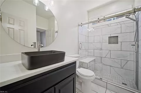 Bath - 26 Castle Haven Rd, Hampton, VA 23666 photo 3 of 6