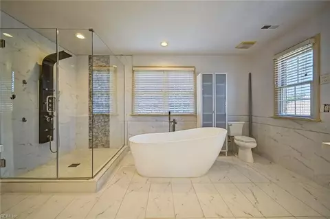 Bath - 26 Castle Haven Rd, Hampton, VA 23666 photo 1 of 6