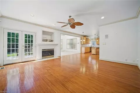 Living - 26 Castle Haven Rd, Hampton, VA 23666 photo 1 of 6